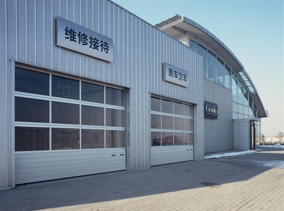 门业图片-车库门系列铝合金透视车库门xzlvhejintoushichekumen图片